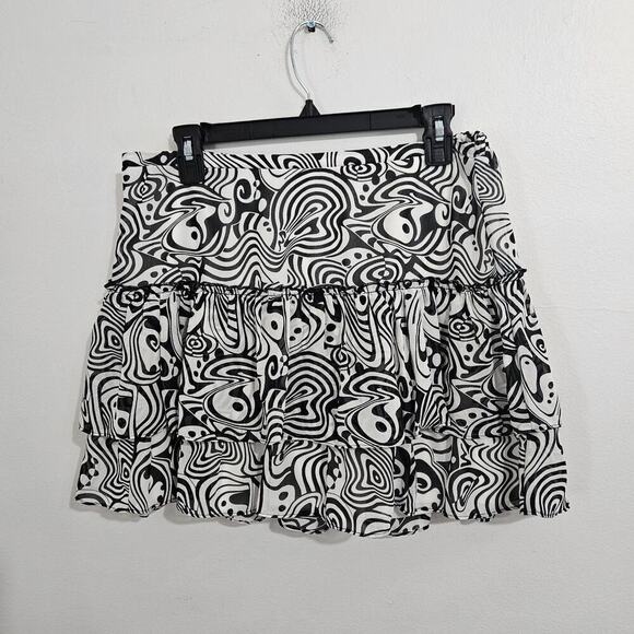 Other Dresses & Skirts - Y2K Style Ruffle Black & White Layered Mini Skirt. Size Large